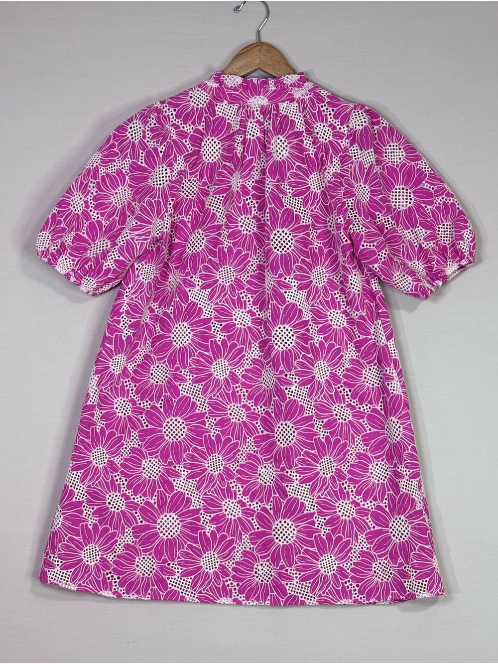 Avara Pink Floral Embroidered Shift Dress NWT Statement Boutique Small - Picture 3 of 6